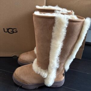 UGG SUNBURST TALL WATERPROOF BOOTS IN CHESTNUT SZ 6 NEW IN BOX